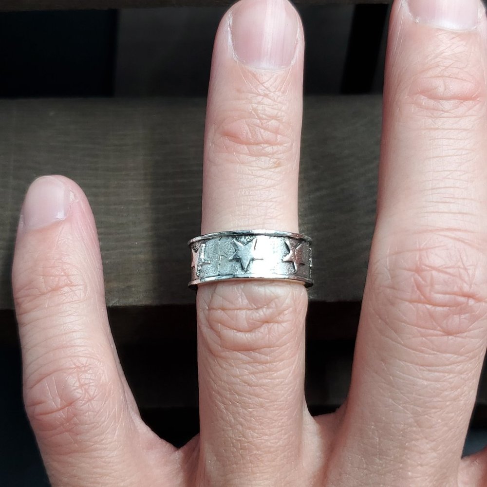 Size 6 Silver Tone Star Ring